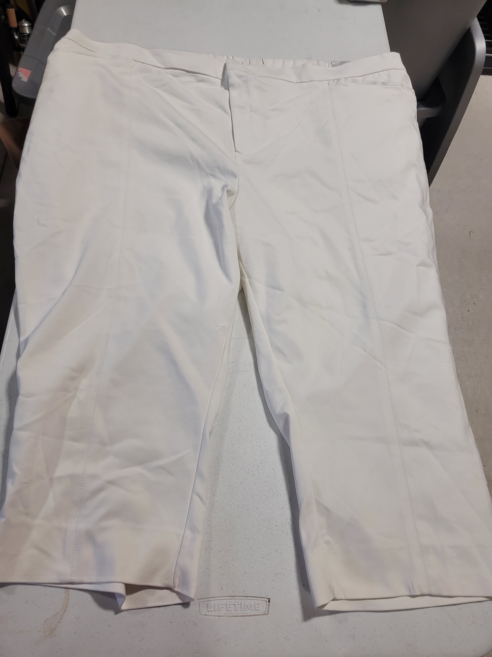 Catherines White Capris - Picture 1 of 5